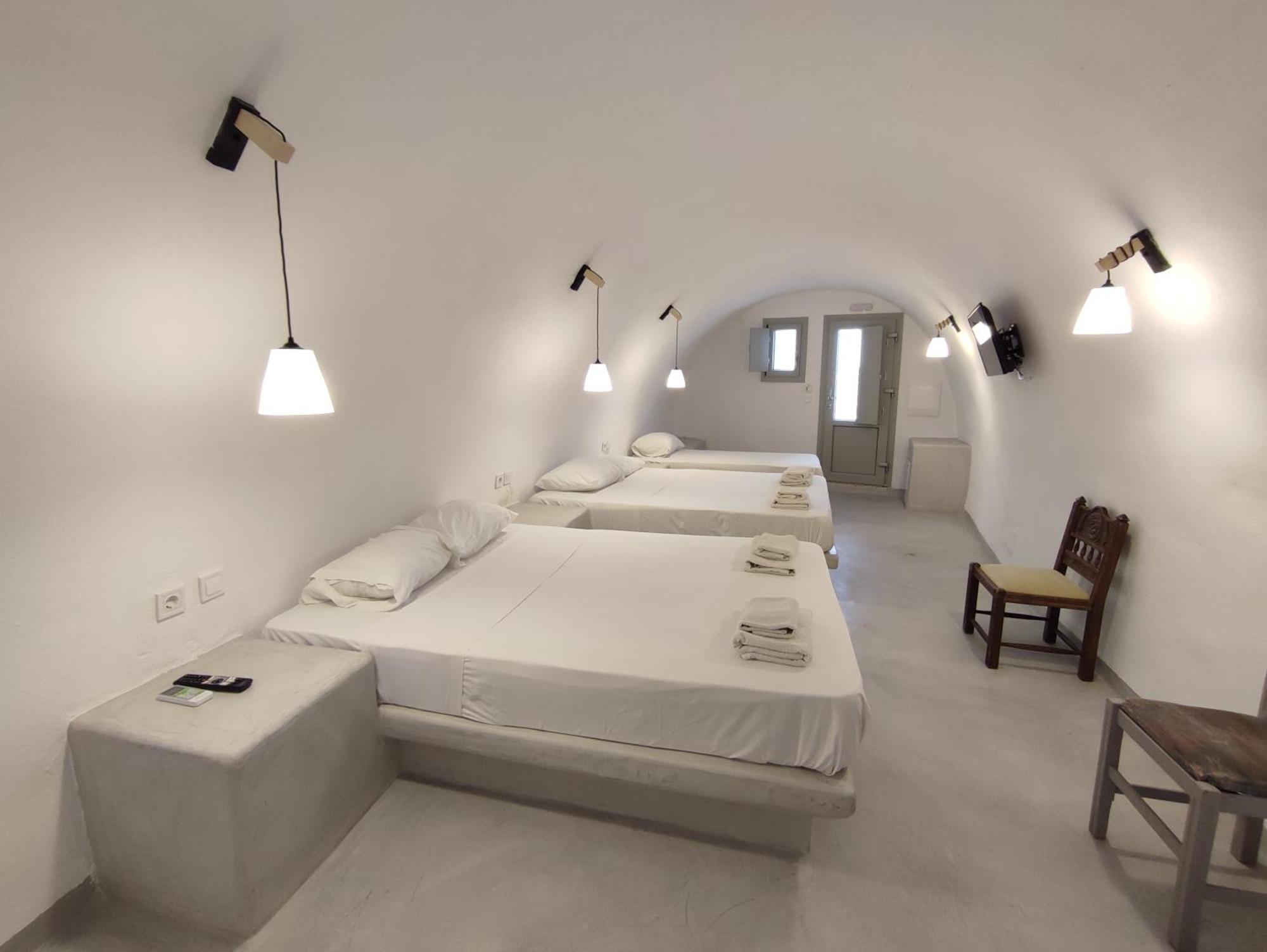 Fira Comfort Rooms Extérieur photo